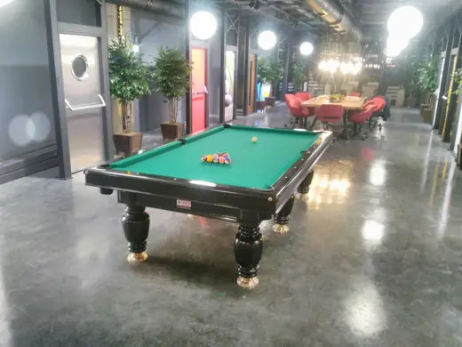 2.El Revizyon Edilmiş Bilardo Masası – Yeşil Çuha, Siyah Oymalı Gövde