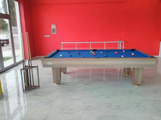 Amerikan Bilardo Masası (Kare Ayak) – Mavi Çuha, Açık Meşe Gövde